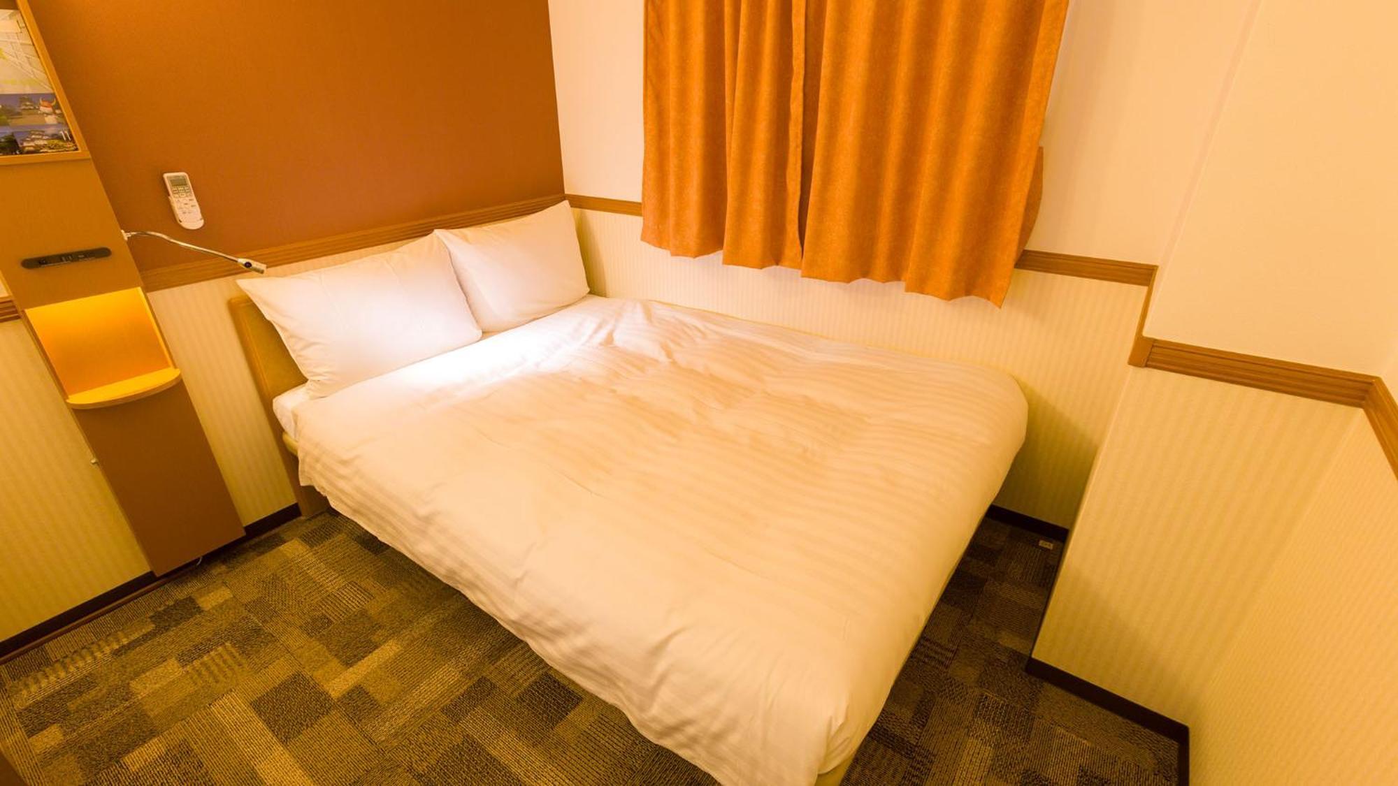 Toyoko Inn Takasaki Eki Nishi Guchi No 2 Rum bild