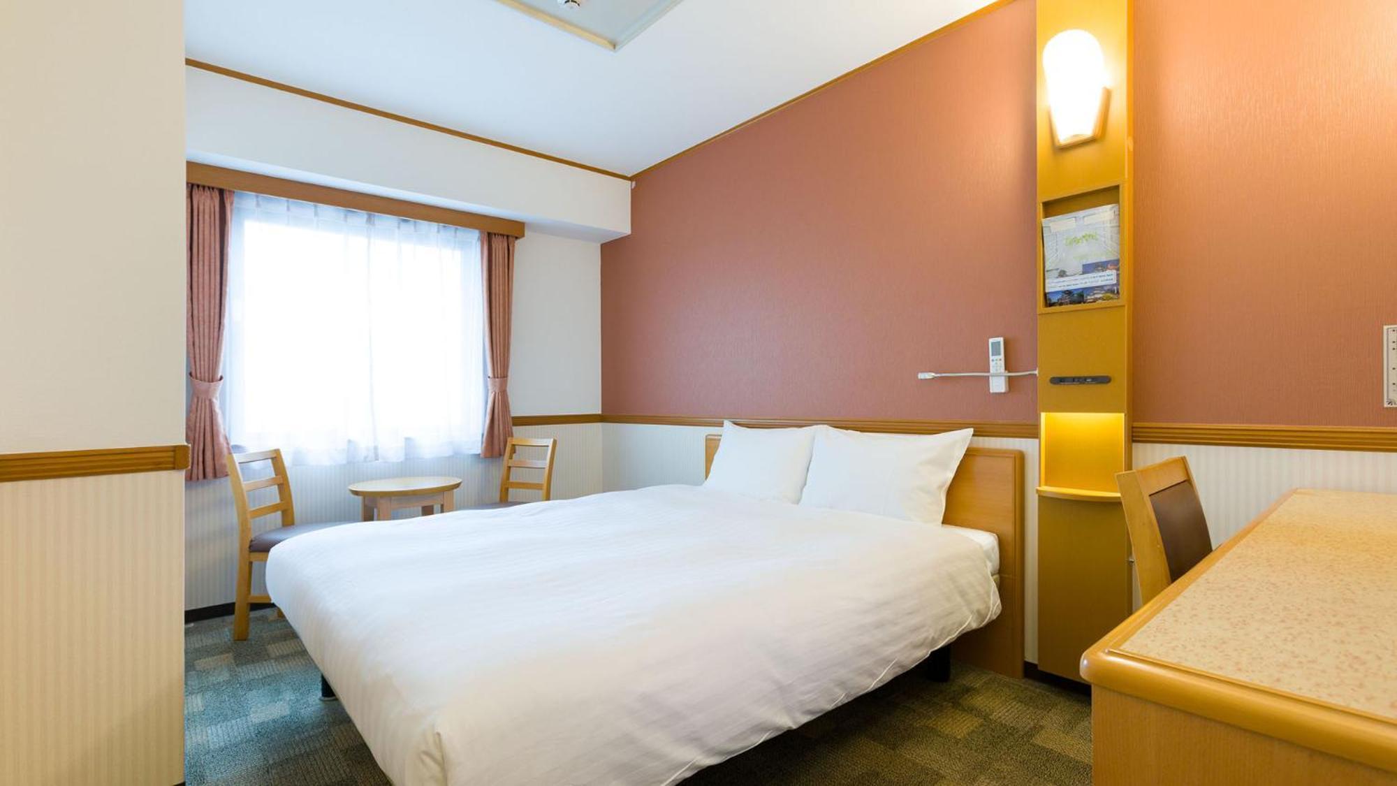 Toyoko Inn Takasaki Eki Nishi Guchi No 2 Rum bild
