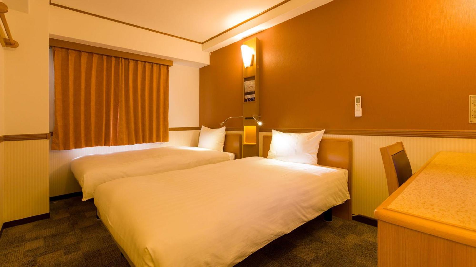 Toyoko Inn Takasaki Eki Nishi Guchi No 2 Rum bild