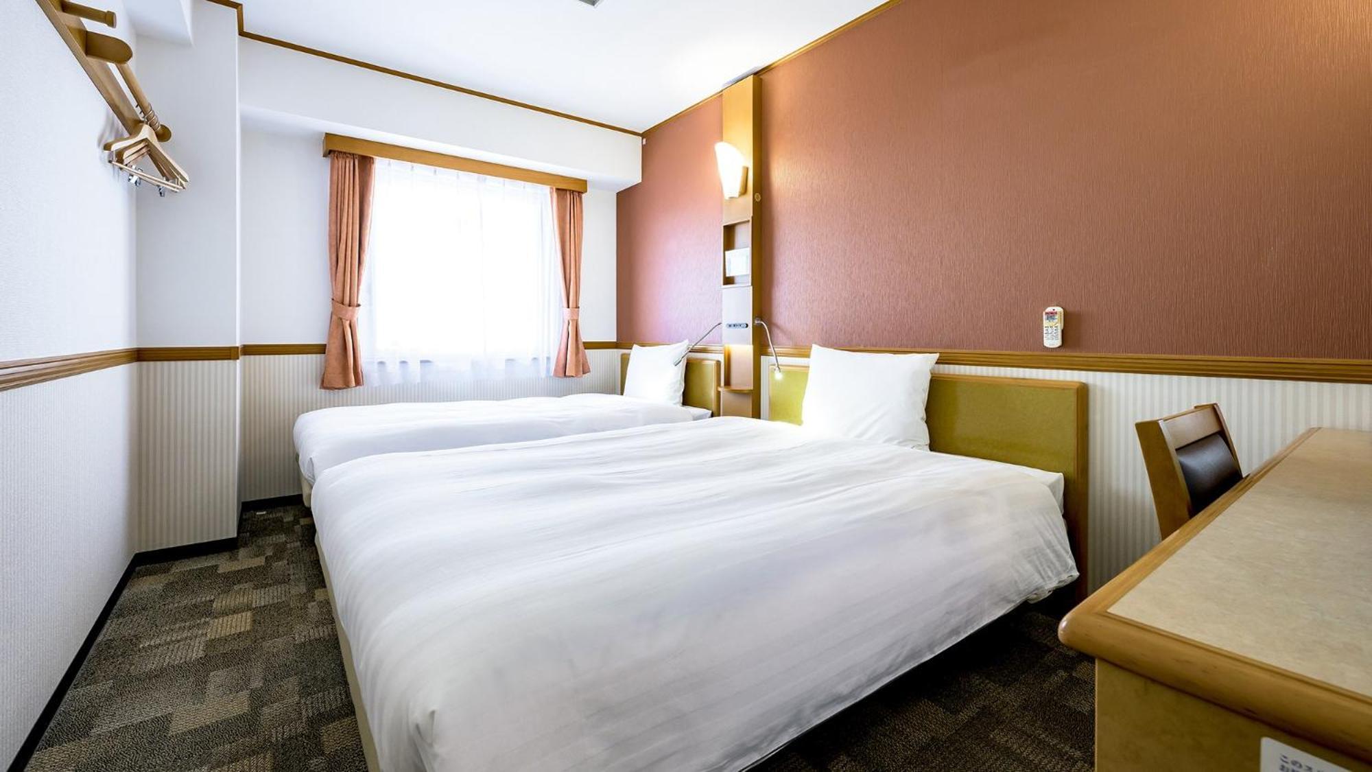 Toyoko Inn Takasaki Eki Nishi Guchi No 2 Rum bild