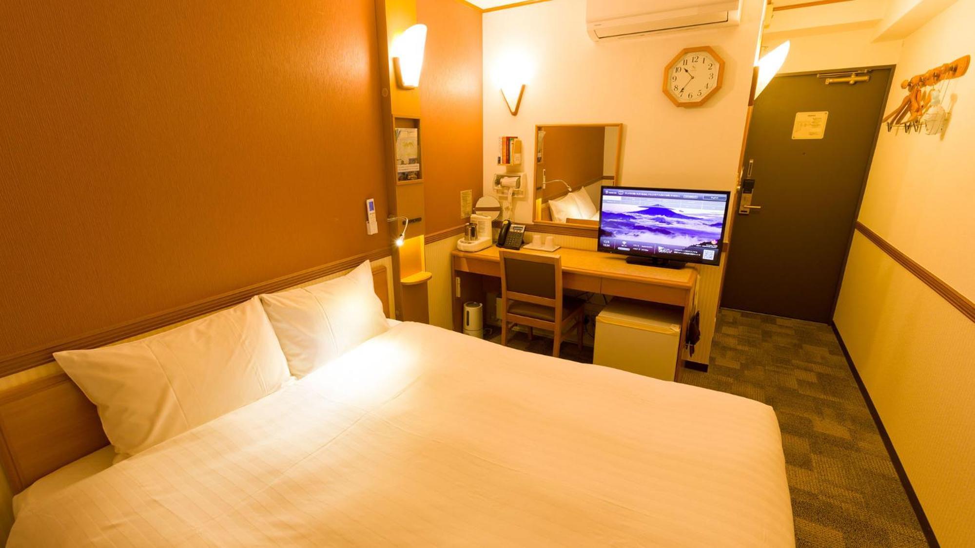 Toyoko Inn Takasaki Eki Nishi Guchi No 2 Rum bild