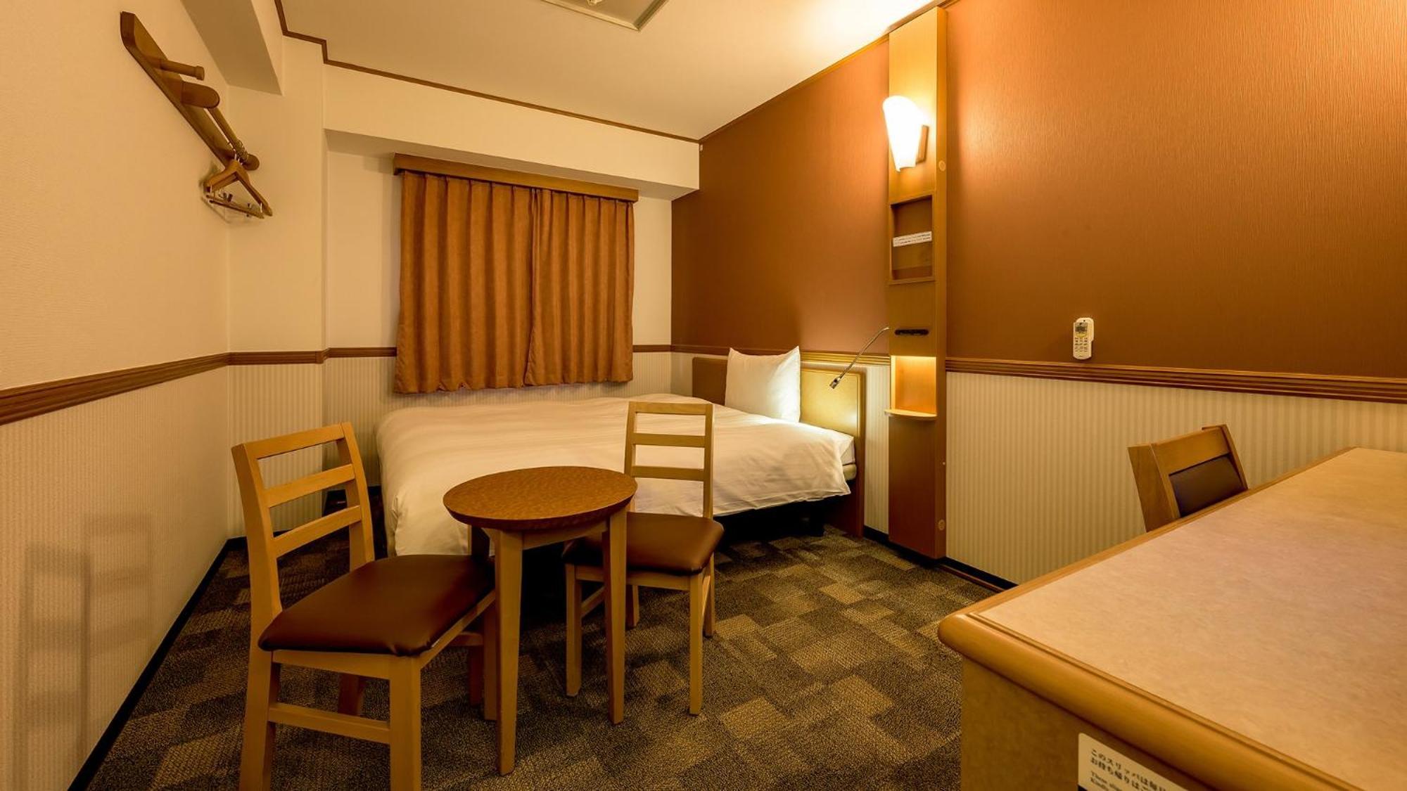 Toyoko Inn Takasaki Eki Nishi Guchi No 2 Rum bild