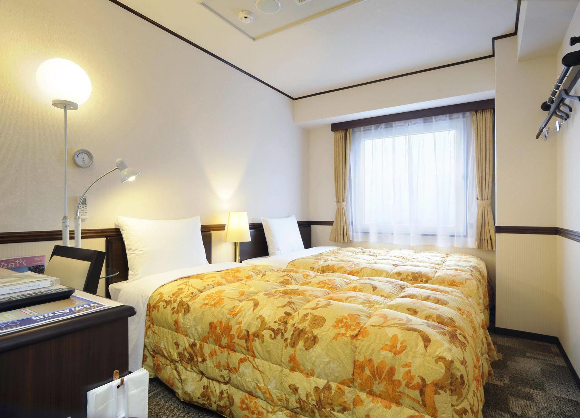 Toyoko Inn Takasaki Eki Nishi Guchi No 2 Exteriör bild