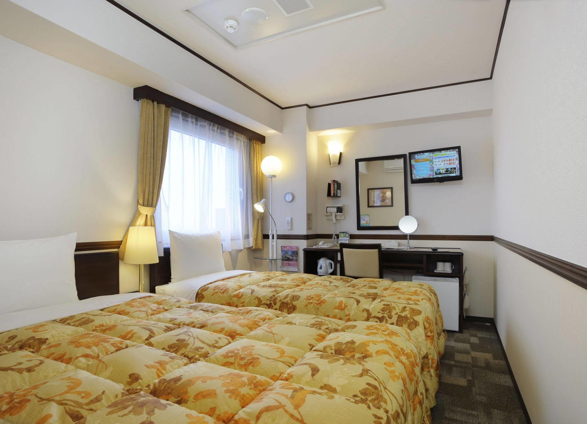 Toyoko Inn Takasaki Eki Nishi Guchi No 2 Exteriör bild