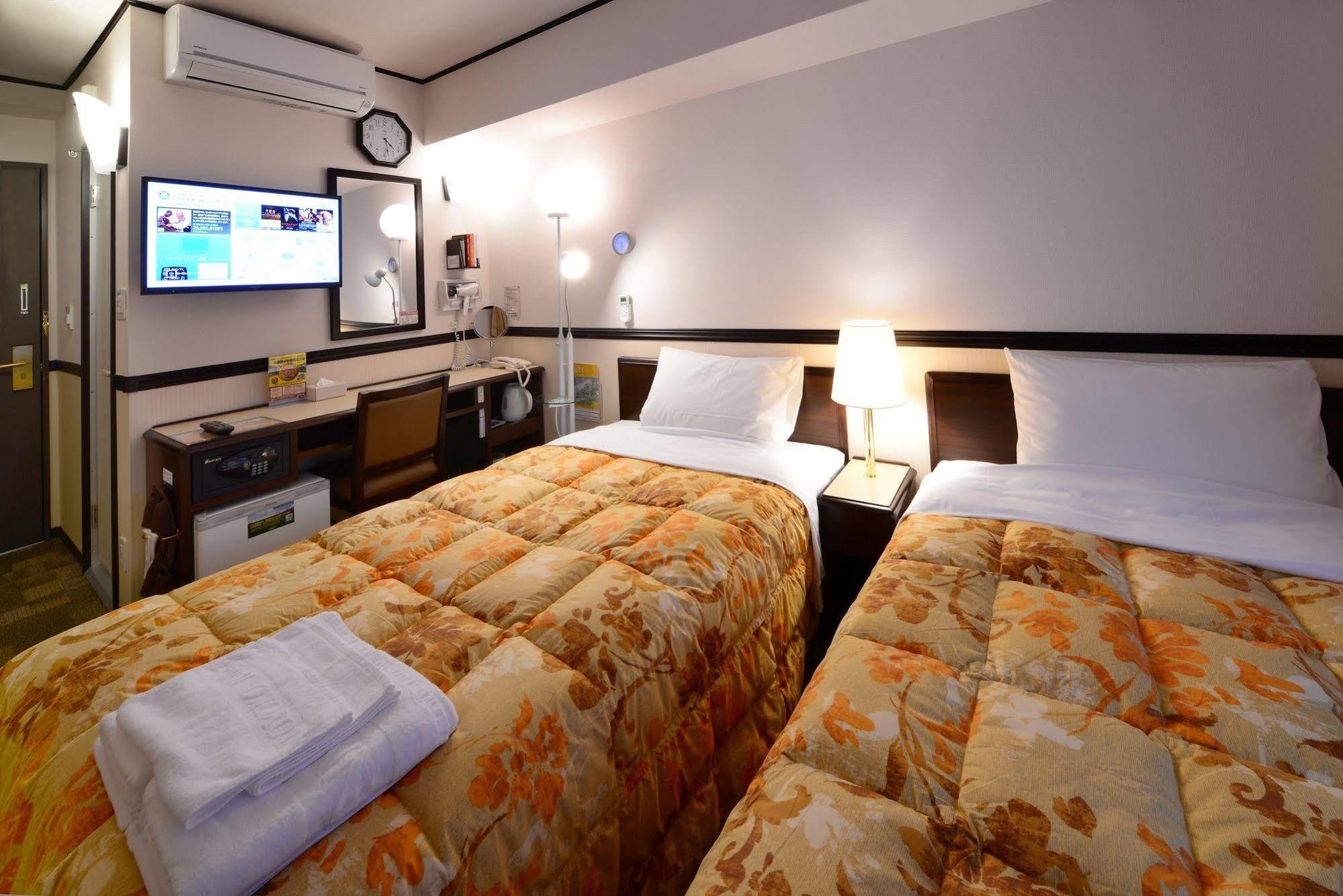 Toyoko Inn Takasaki Eki Nishi Guchi No 2 Exteriör bild